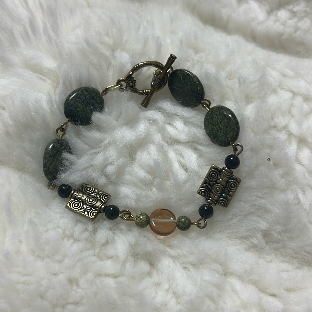 Green  Stone With Embellishments With Peach Focus Point